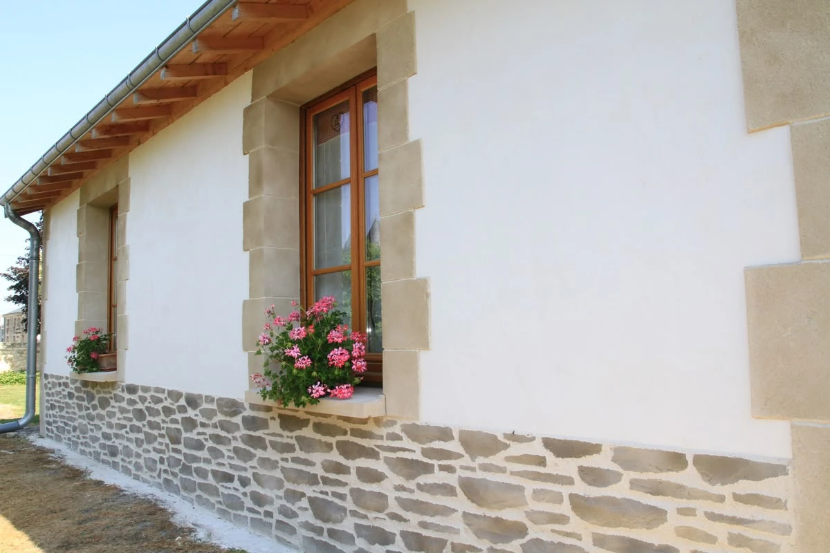 Encadrements en pierre et chaînes d'angles : les détails architecturaux qui changent tout